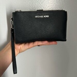 Michael Kors Lg Double Zip Wallet Wristlet. Note: used, slight damage/wearing.